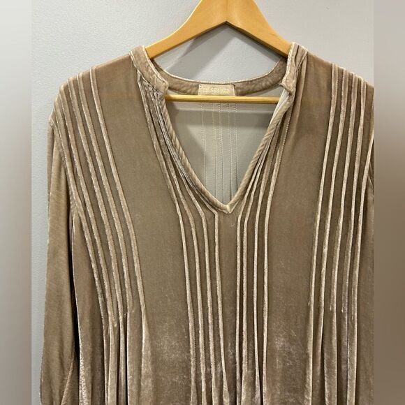 CP Shades Regina Velvet Tunic Top in Cream - Picture 3 of 8